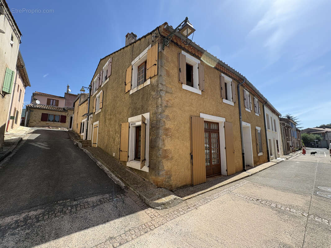 Arques   ensemble immobilier de caractère d'environ 260 m2 habitables avec appartement indépendant, 3 garages - photo 2