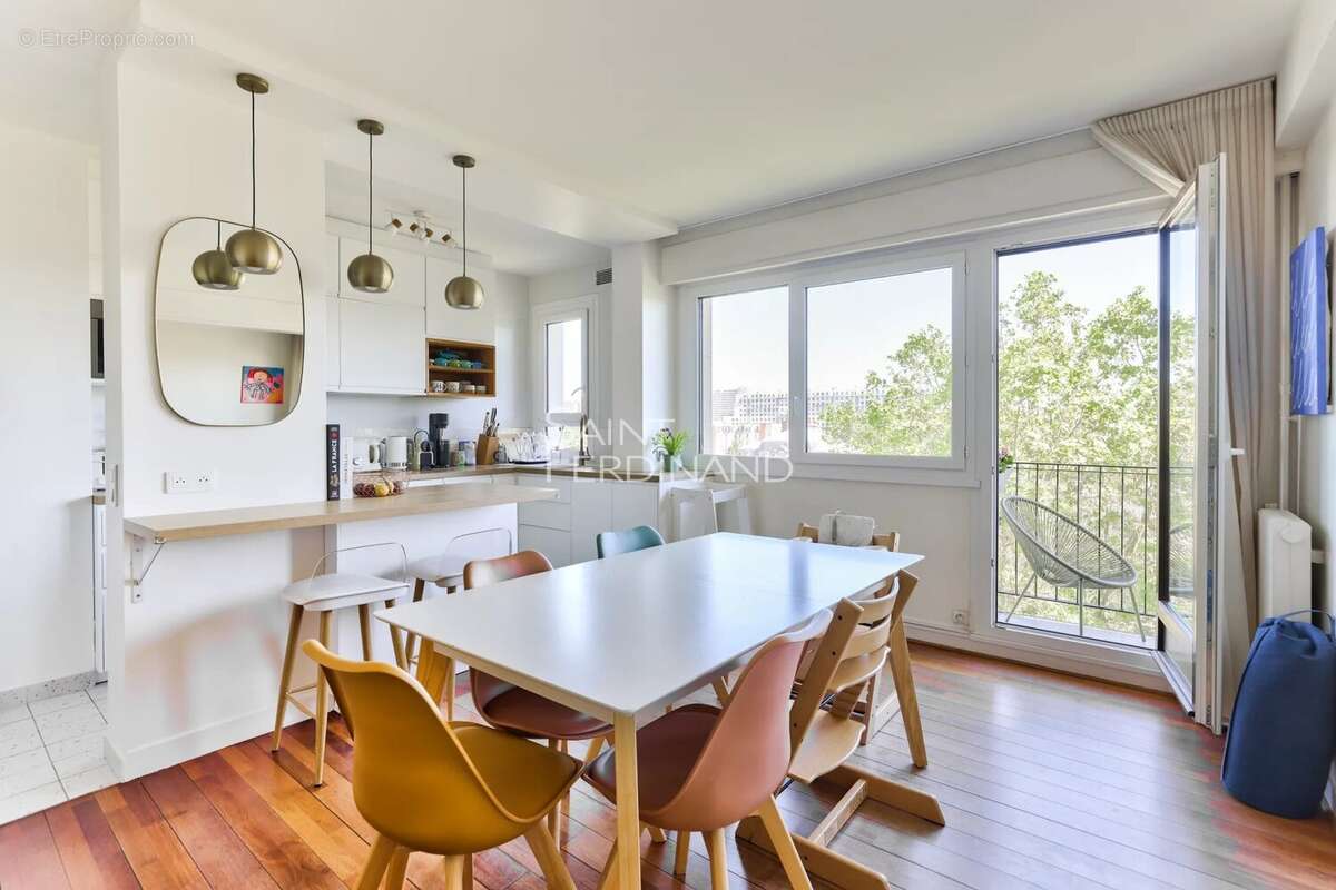 Appartement à PARIS-16E