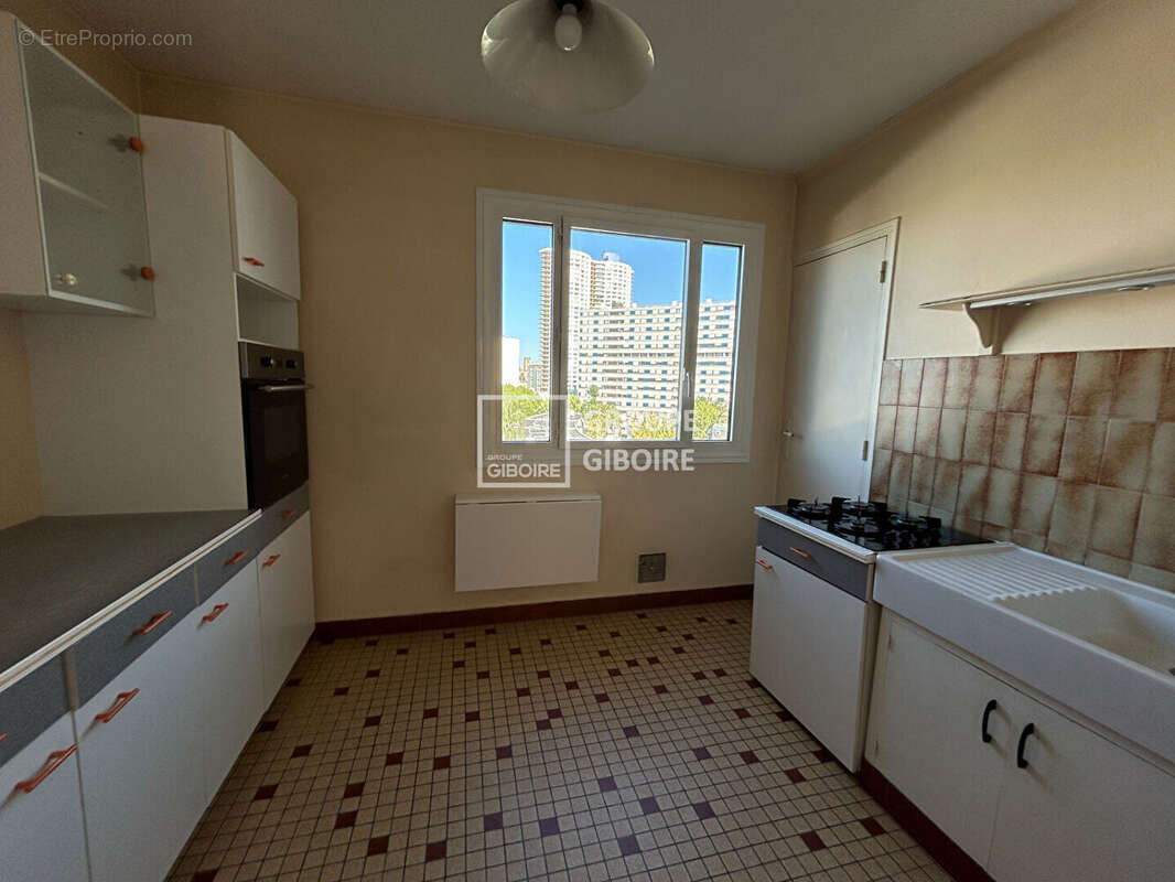 A VENDRE - AGENCE GIBOIRE - Appartement  3 pièce(s)  Secteur Bourg l'Eveque - photo 3