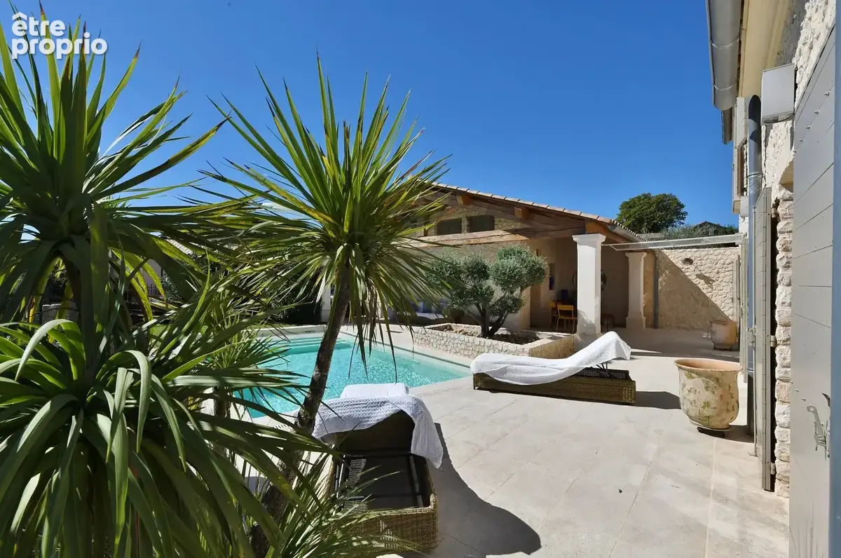 Uzès : Unique propriété avec jardin, piscine et vue - photo 17