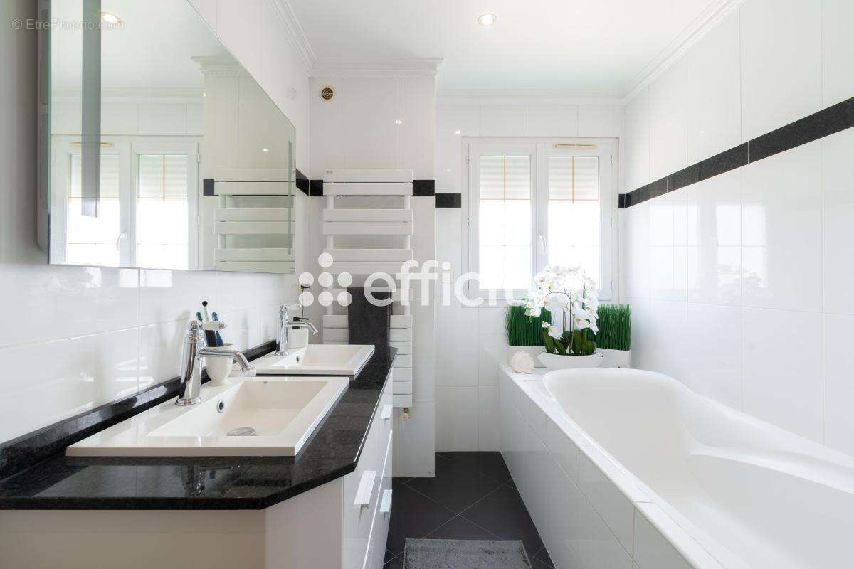 Maison à VIGNEUX-SUR-SEINE