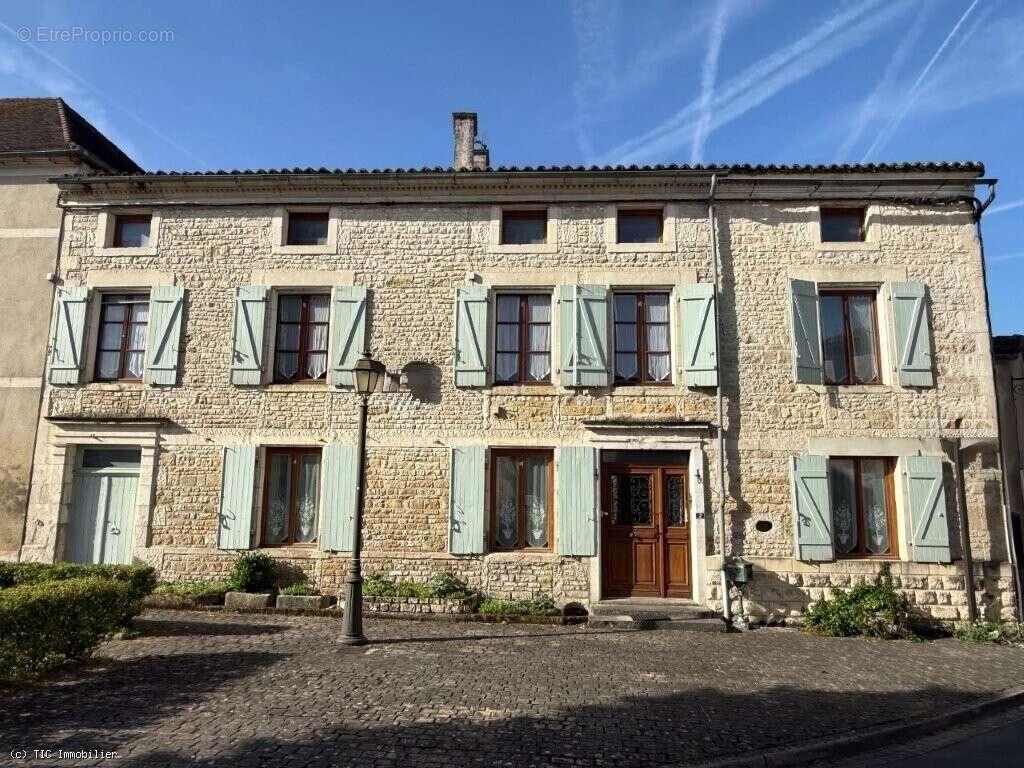 Maison à RUFFEC