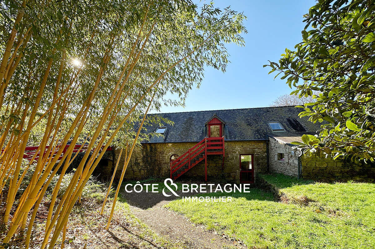 Bel ensemble de bâtiments en pierre de taille au faouët dans le morbihan  réf : 202595 - photo 18