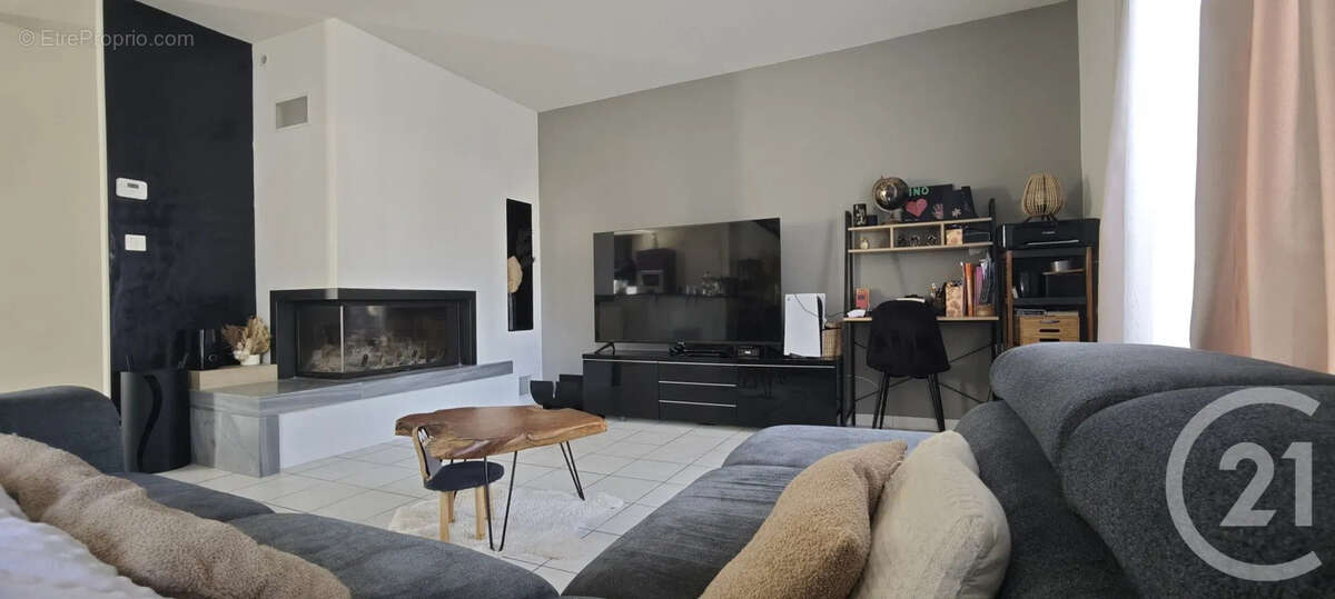 Maison à SAINT-DENIS-LES-PONTS