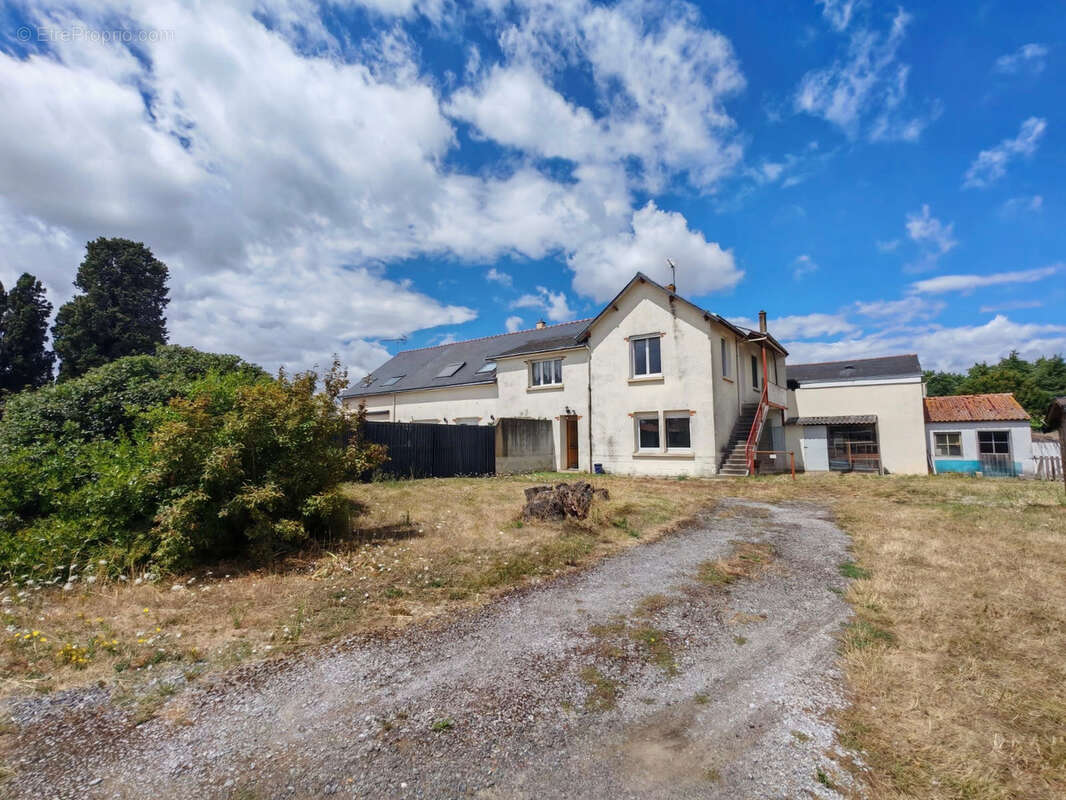 Maison à SAINT-HERBLON