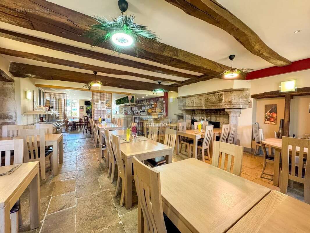 Commerce à MONTSAUGEON