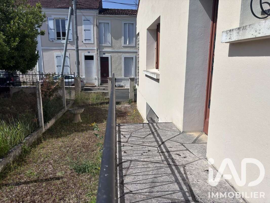 Maison 85 m² à Saintes  - photo 7