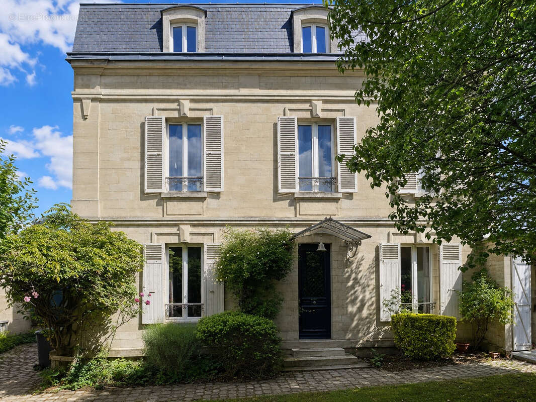 Maison à CHANTILLY