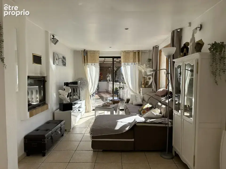 Villa 5 pièces de 128 m2 avec très grande terrasse, parking et terrains. - photo 9