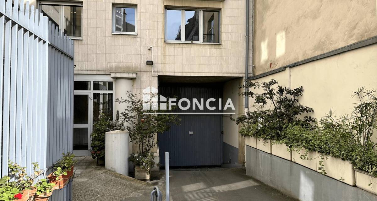 Parking à PARIS-10E