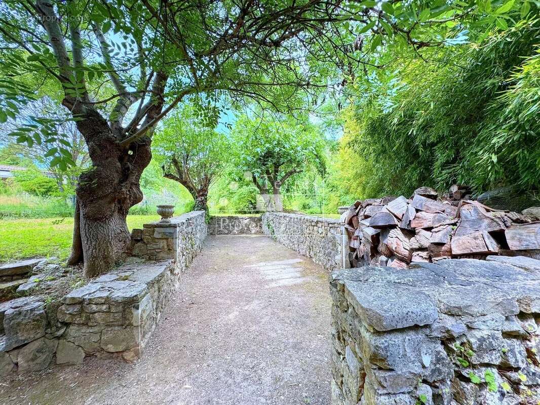 Maison à ENTRECASTEAUX