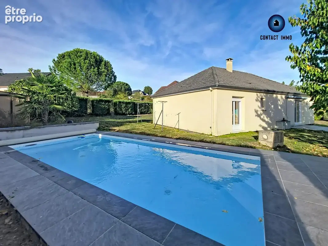 Photo Maison à Saint-Pantaleon-De-Larche au prix de 255 000€