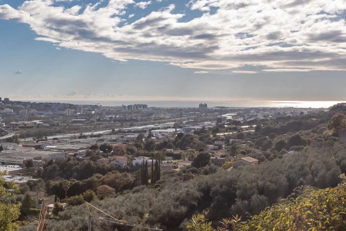 Maison à SAINT-LAURENT-DU-VAR