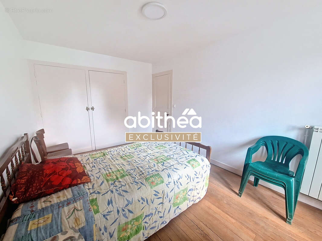 Maison à NIEUL-LE-VIROUIL