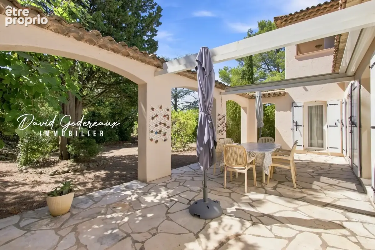 Maison de caractère avec piscine et grand terrain — saint-raphaël - photo 4