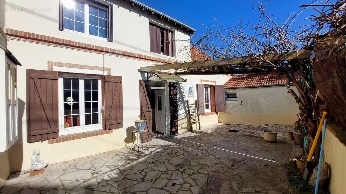 Maison à TAVERS