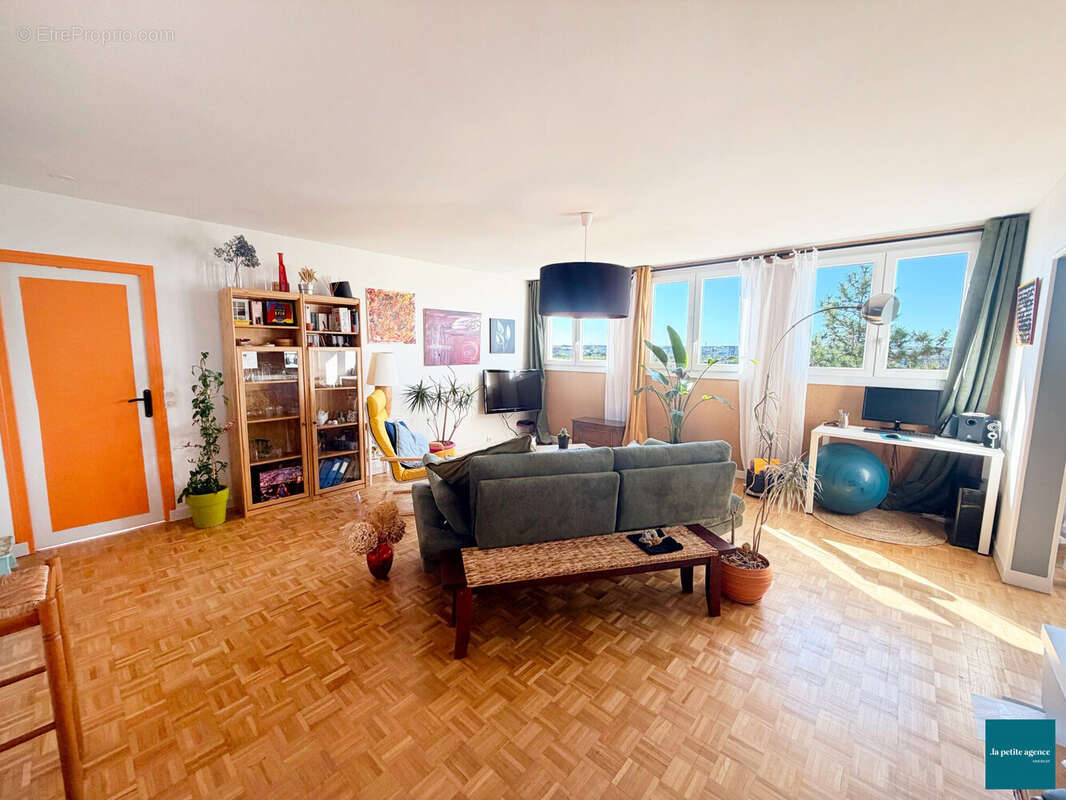 Appartement à FLEURY-SUR-ORNE