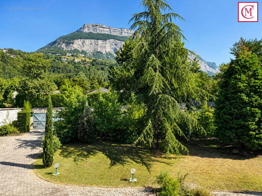 Maison à MEYLAN