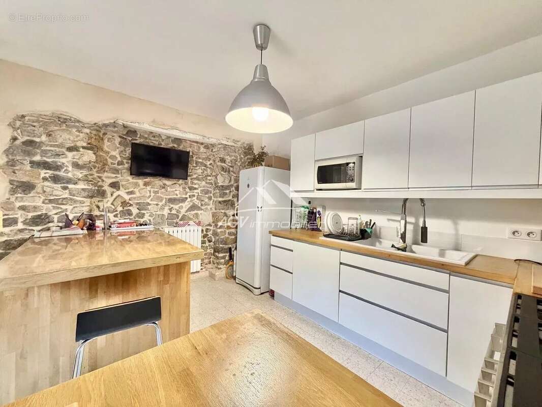 Mas de 220 m² – 6 chambres – Terrain de 1 722 m² – Piscine chauffée - photo 8