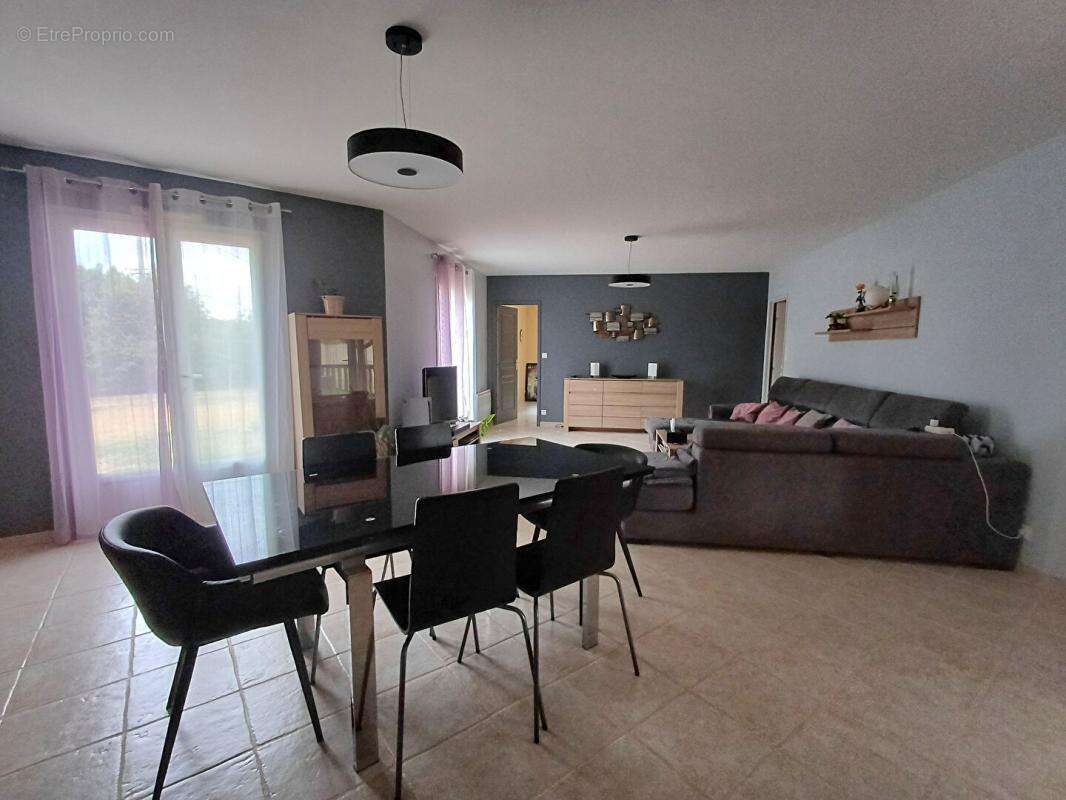 Saint Gelais - Plain-pied 4 chambres - photo 2