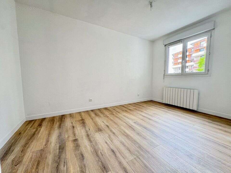 CHAMBRE 2 - Appartement à ANNEMASSE