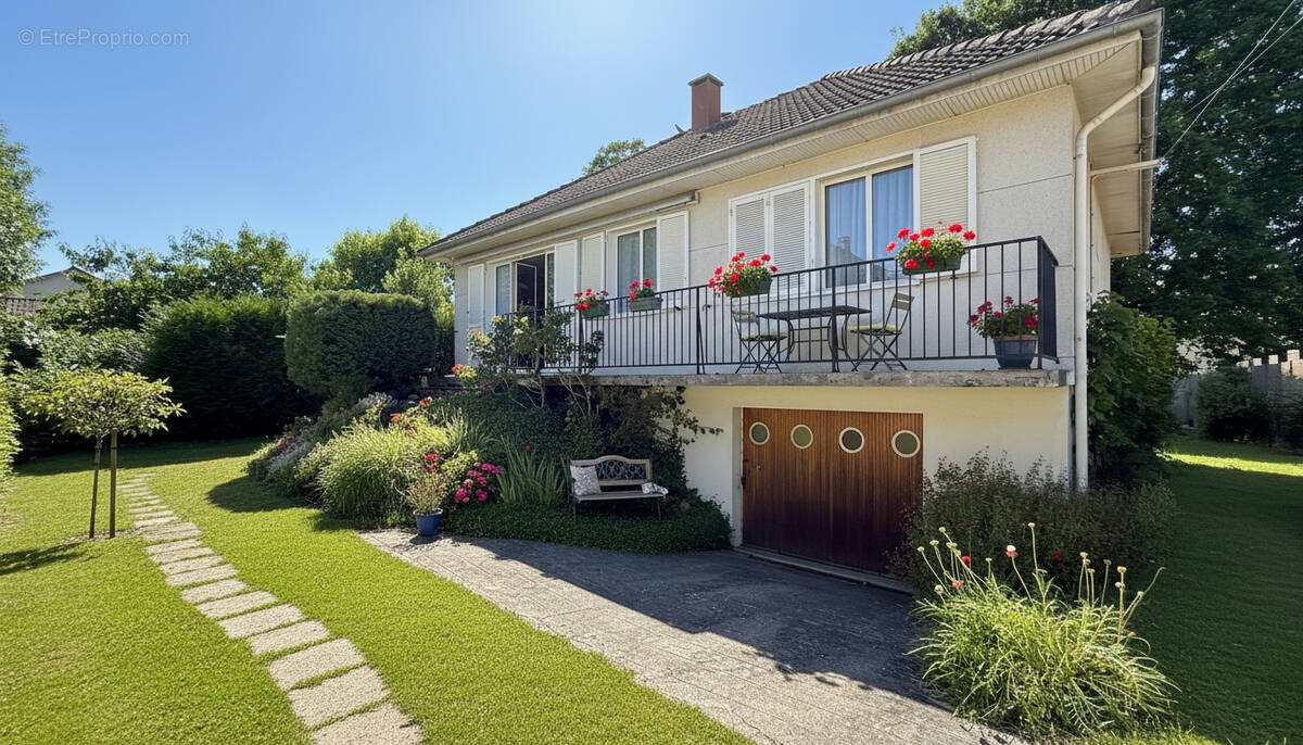 Maison à SAINTE-GENEVIEVE-DES-BOIS