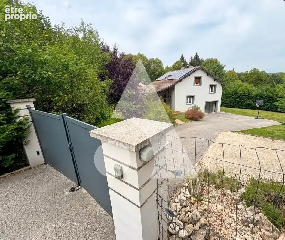 Maison à LALLEYRIAT