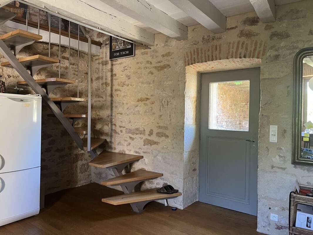 PROCHE FIGEAC – Authentique maison quercynoise en pierre de plain-pied avec grange - photo 10