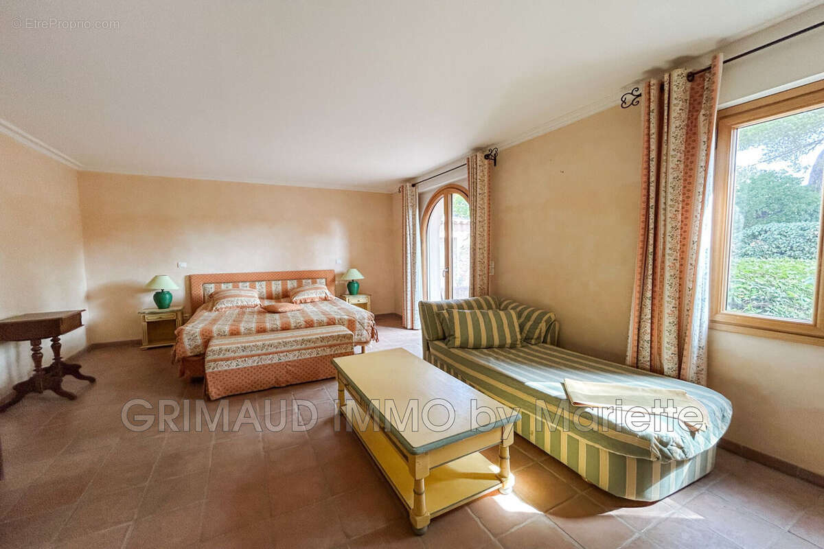 Maison 650 m² à Les Issambres  - photo 9