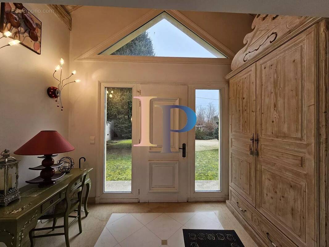 Maison à POUILLY-SOUS-CHARLIEU