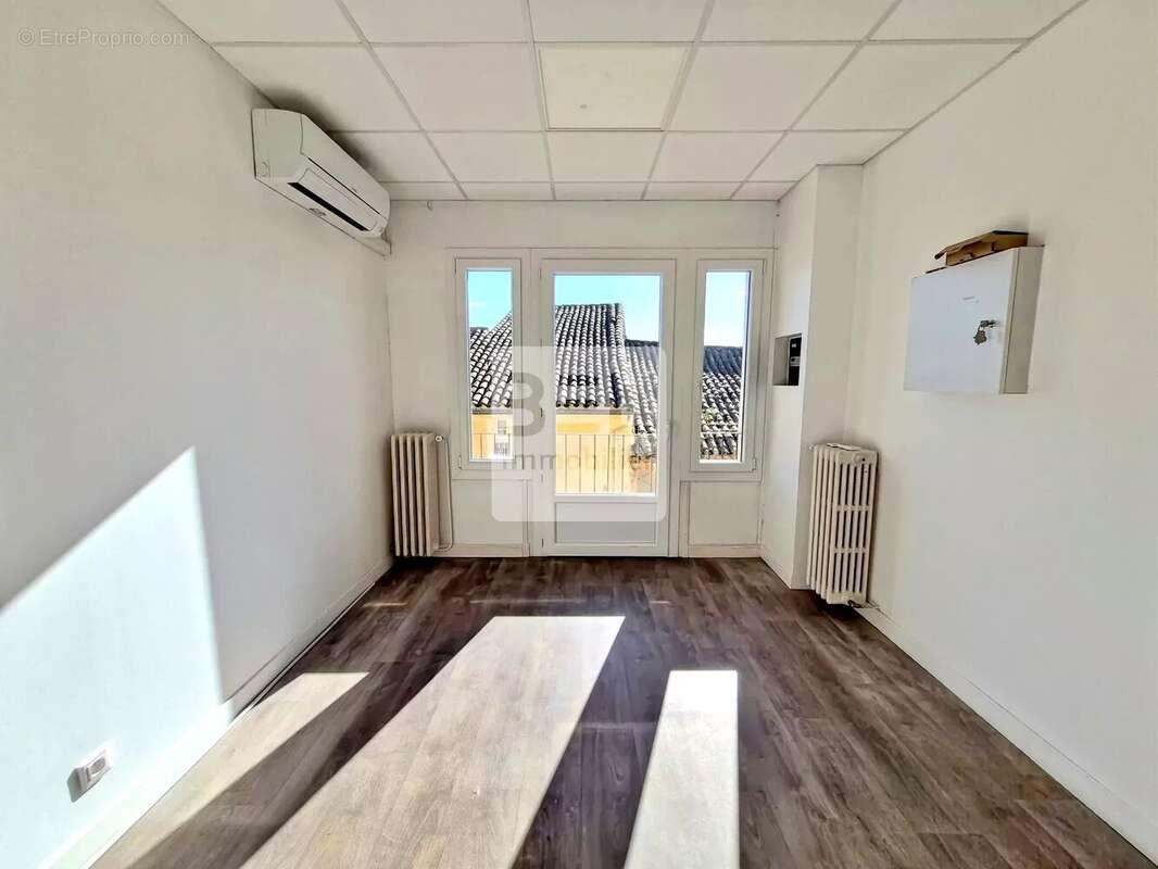 Appartement à LAUDUN-L'ARDOISE