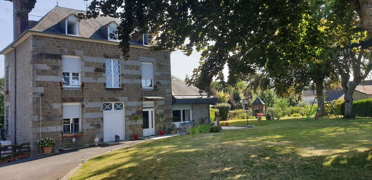 Maison 220 m² à La Carneille  - photo 2
