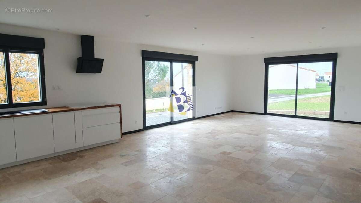 Maison à RUELLE-SUR-TOUVRE