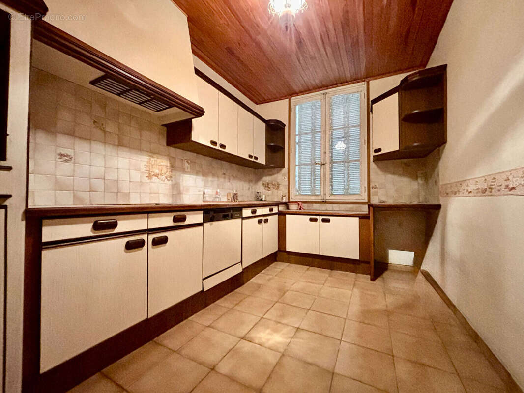 Appartement à MARSEILLE-2E