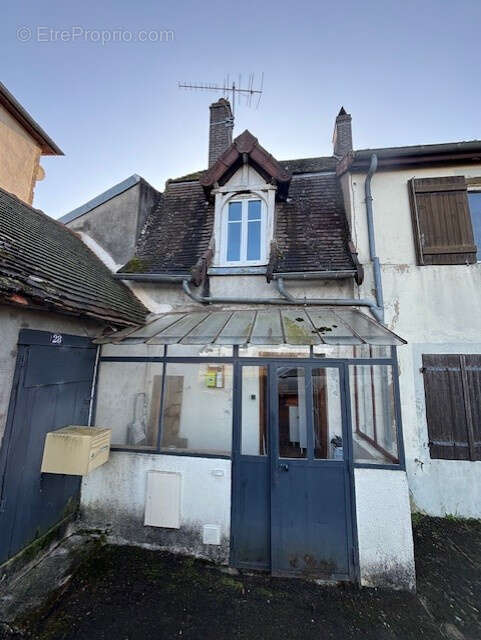 EXCLUSIVITE, maison 2 chambres, terrasse, jardin et dépendance en quartier historique. - photo 13