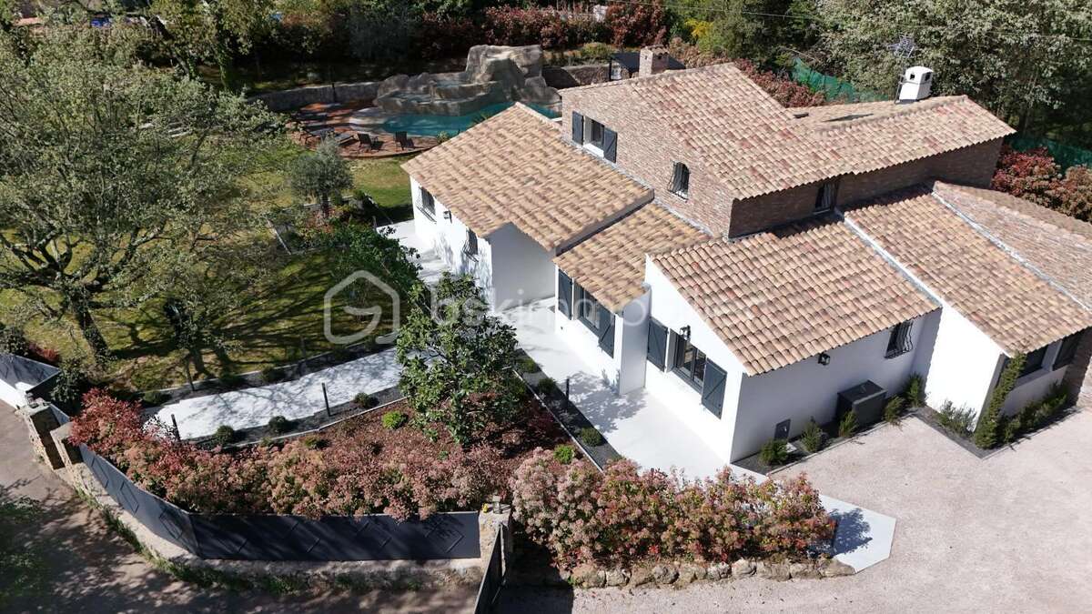 Roquefort-les-pins - superbe villa contemporaine au calme absol - photo 3