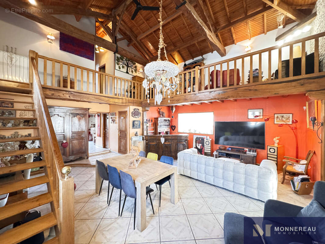 Maison à BAIGNES-SAINTE-RADEGONDE