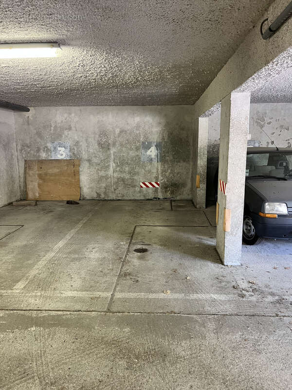 Royan - quartier du parc - parking en sous sol - rare - photo 2