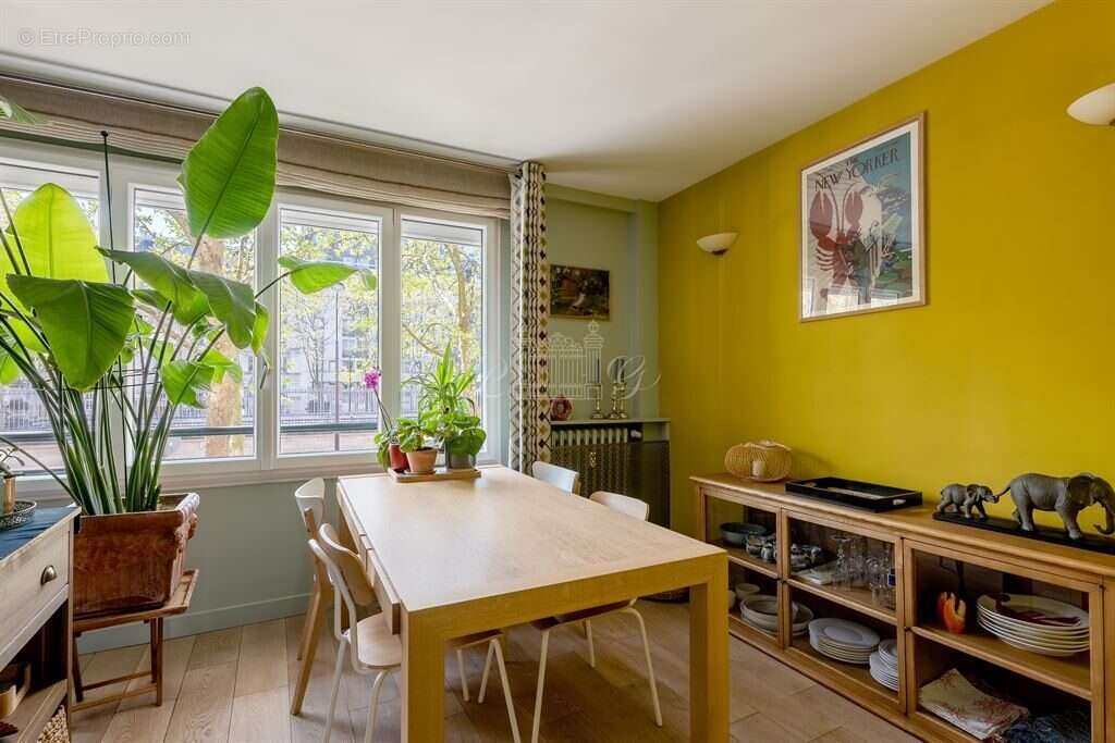 Appartement à PARIS-14E