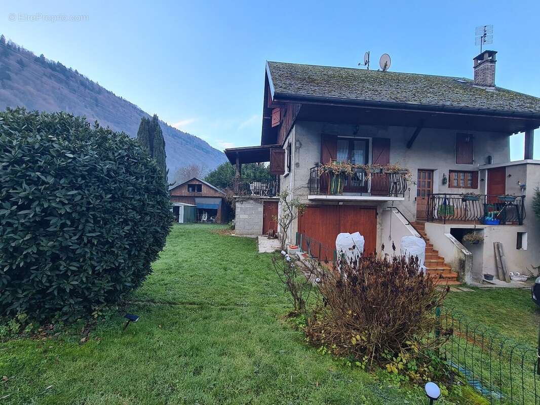 Maison à SAINTE-HELENE-SUR-ISERE