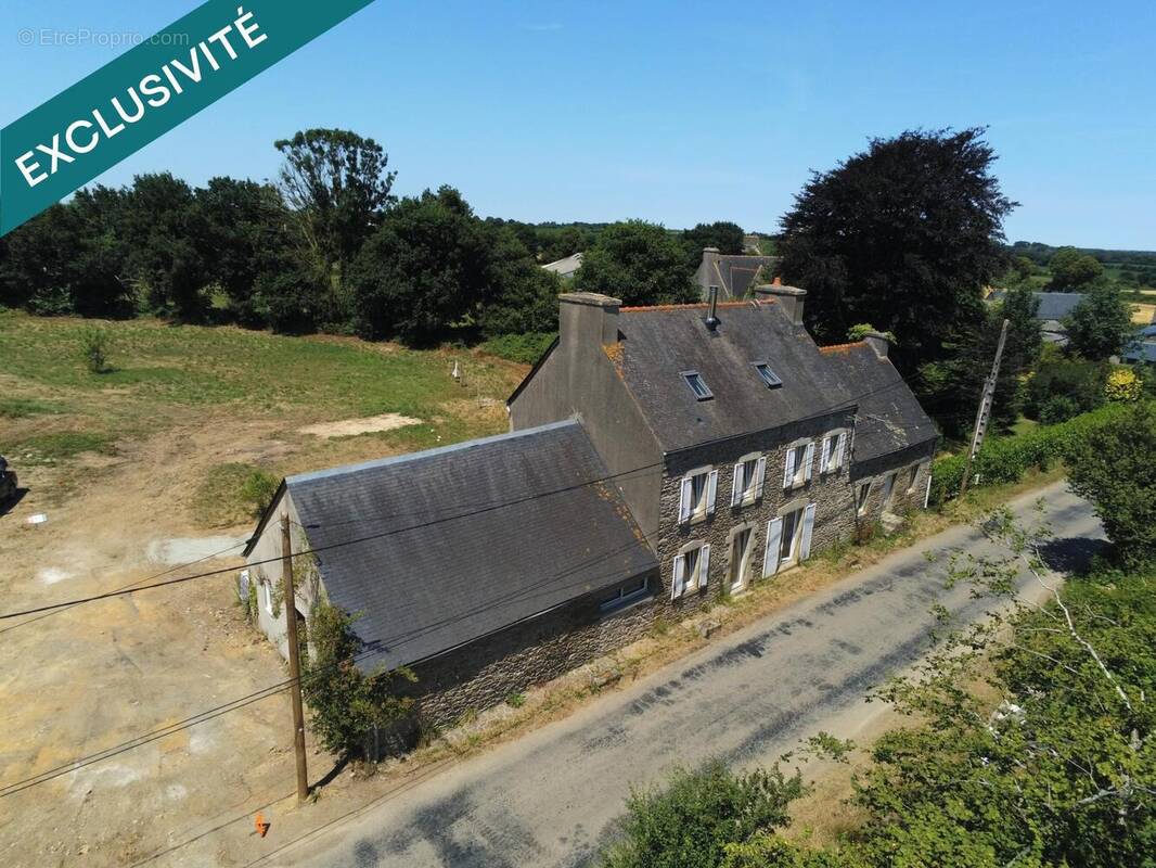 Maison 196 m² à Saint-Thegonnec  - photo 1