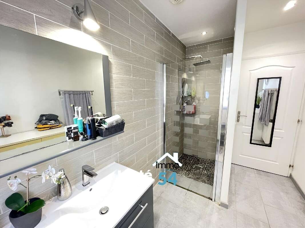 Maison à CREVECHAMPS