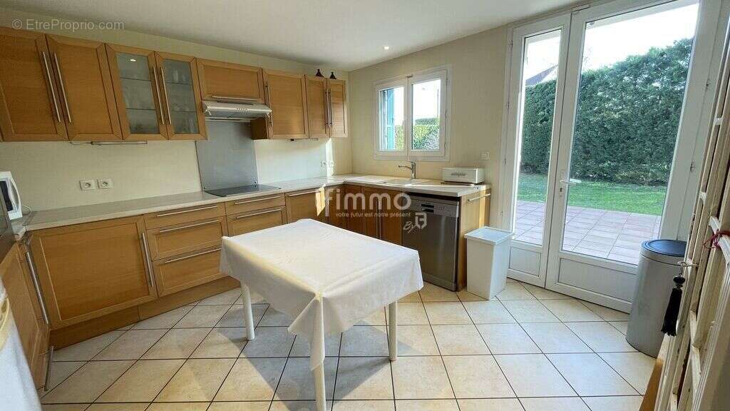 Maison à SAINT-GENIS-LAVAL