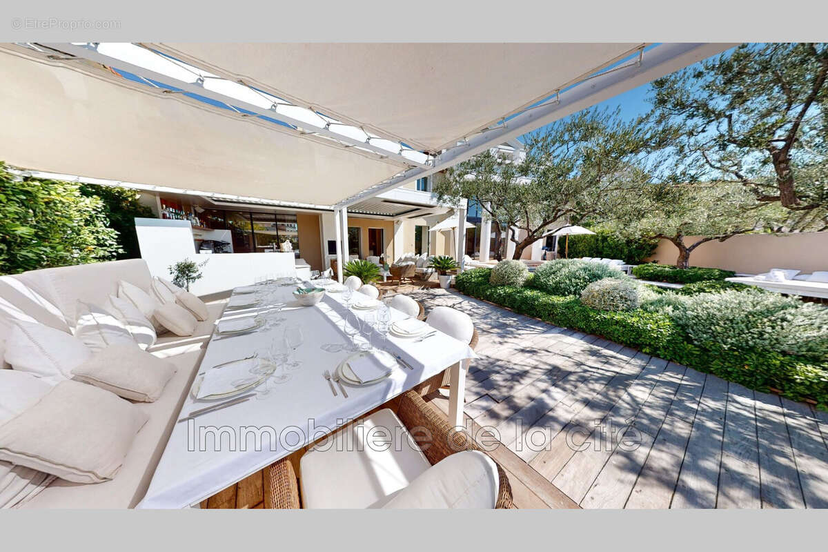 Maison 538 m² à Grimaud  - photo 8