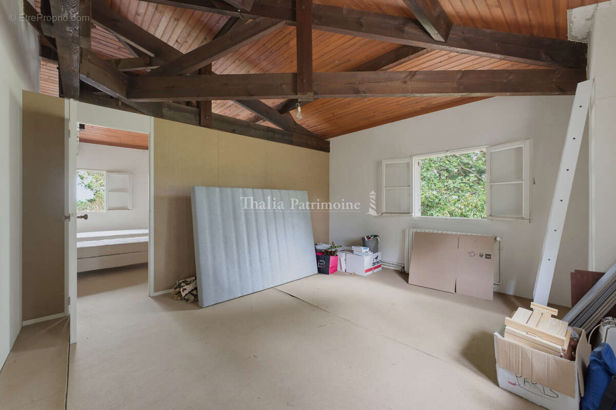 Propriété de 235 m2 avec plus de 5 000 m2 de terrain à Cambes - photo 12
