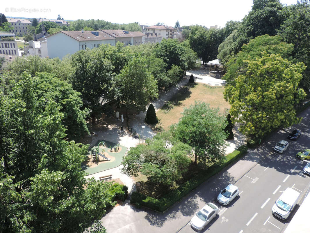 Dpt Ain (01), à vendre BOURG EN BRESSE, appartement T3 de 109 m² au sixième étage avec vue panoramique, balcon, cave et garage - photo 2