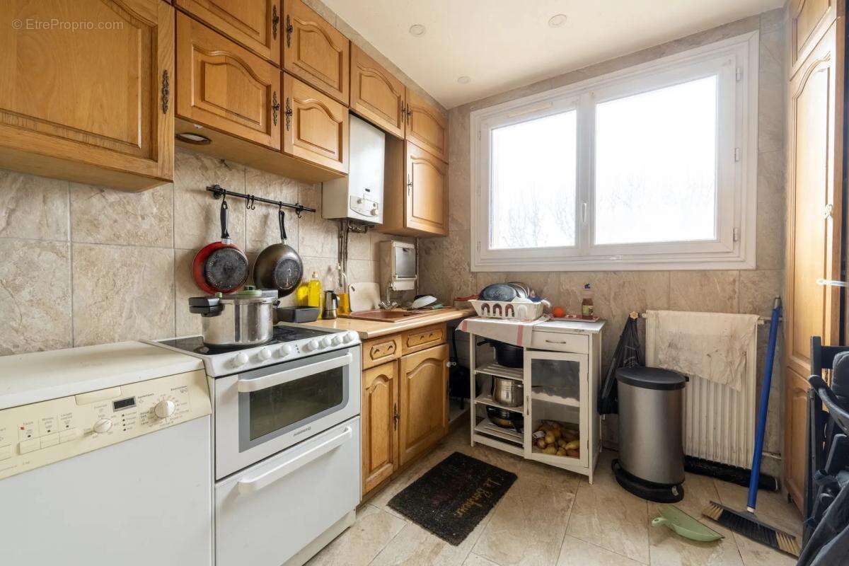 Appartement à LES CLAYES-SOUS-BOIS