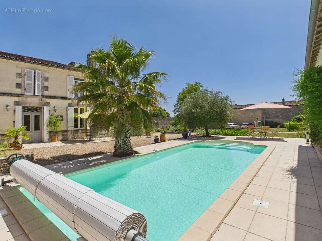 Superbe Maison de Maître avec Piscine Chauffée - photo 8