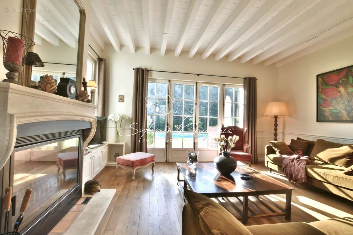 Dpt Loiret (45), à vendre SULLY SUR LOIRE Maison bourgeoise 9 pièces de 270 m² - Terrain de 2 548,00 m² - Piscine chauffée - Gar - photo 7