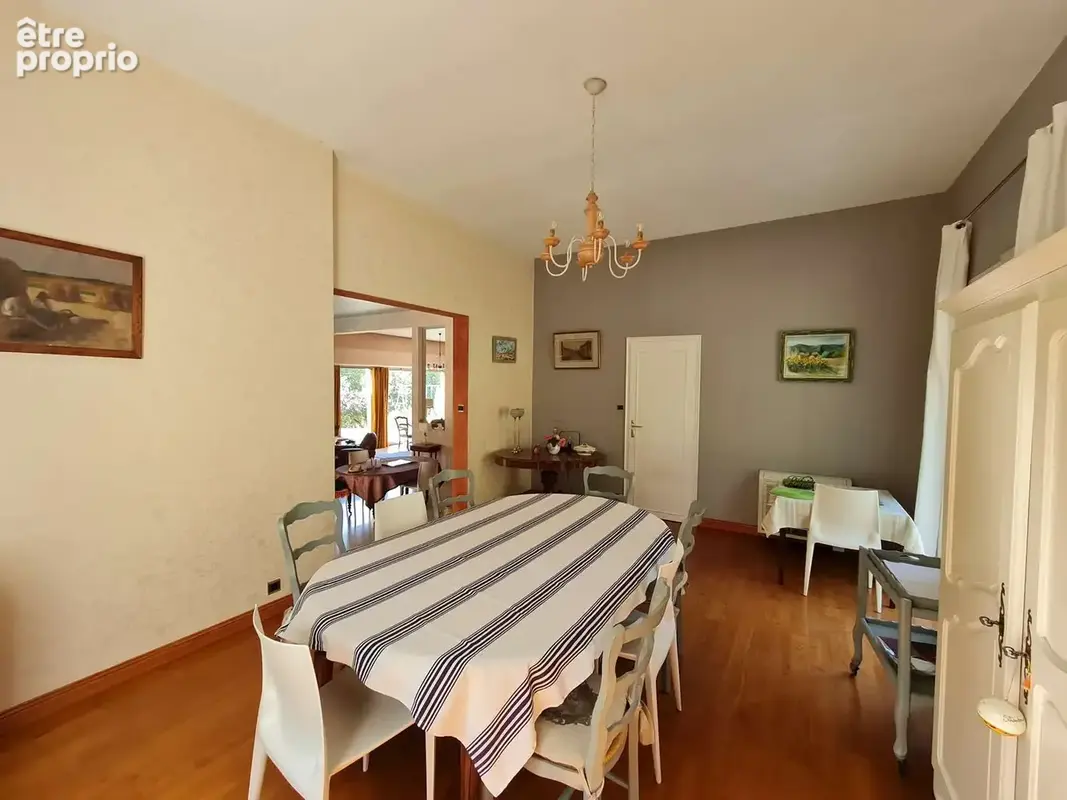 Maison familiale de 302m2 sur 3900m2 de terrain - photo 7